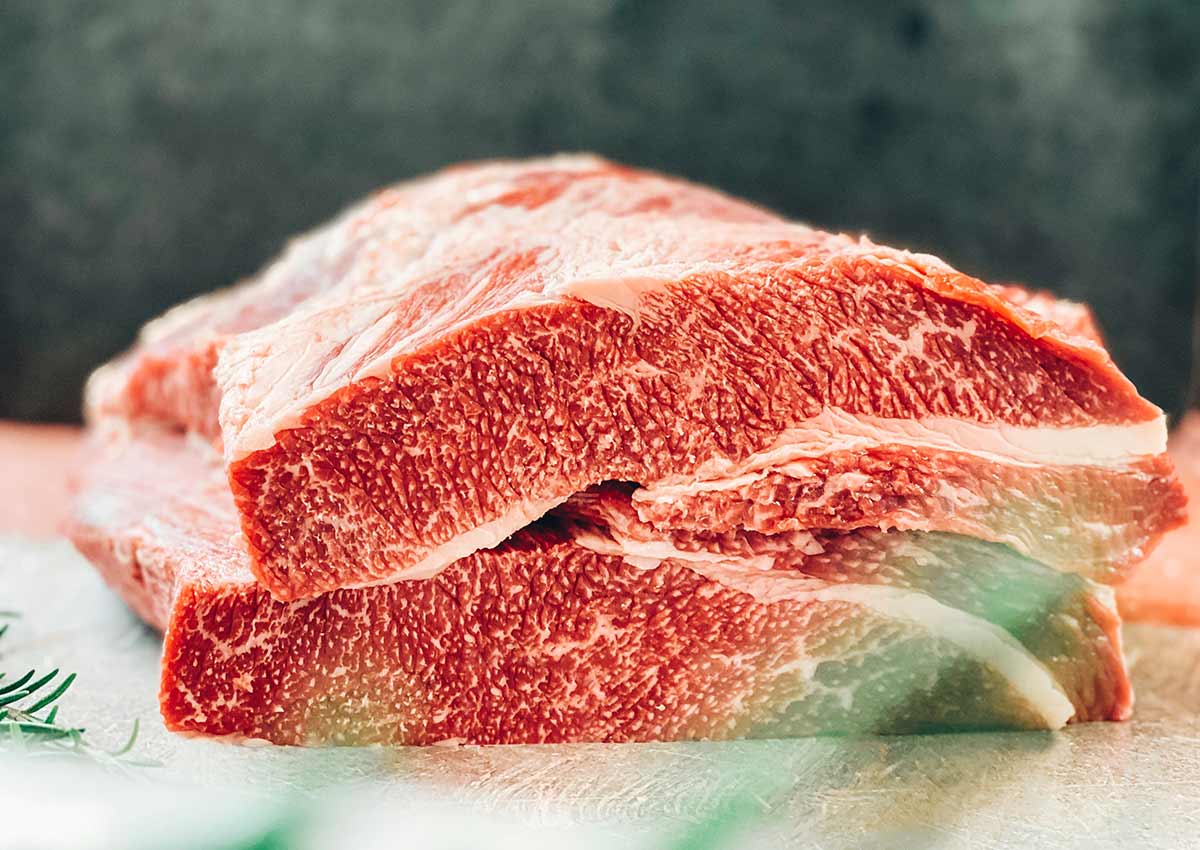 wagyu_beef_brisket Zwei Stücke Wagu-Brisket mit toller Marmorierung