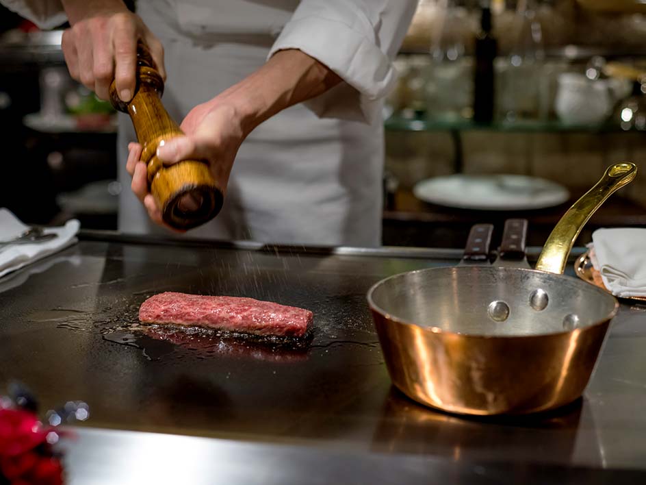 wagyu_beef_teppanyaki_zubereitung Zubereitung eines Wagyu Beef auf dem Teppanyaki Grill